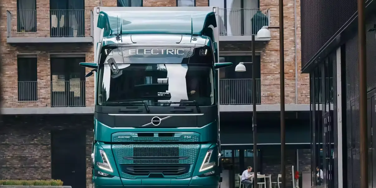 Volvo semi ev truck