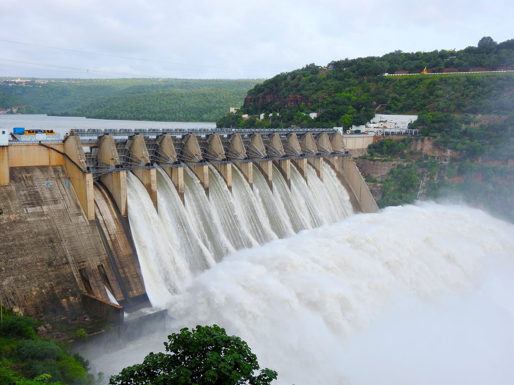 write an essay on hydel power in india