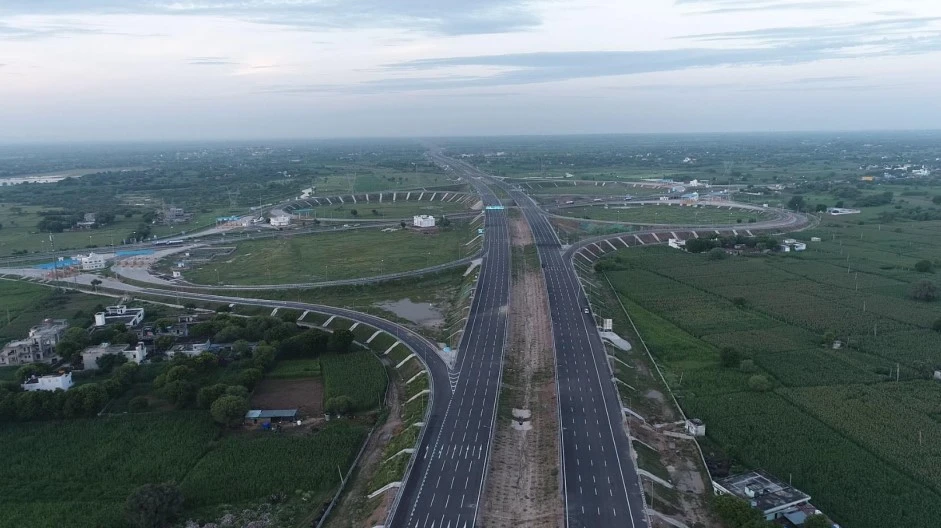 Delhi Mumabi Expressway Status